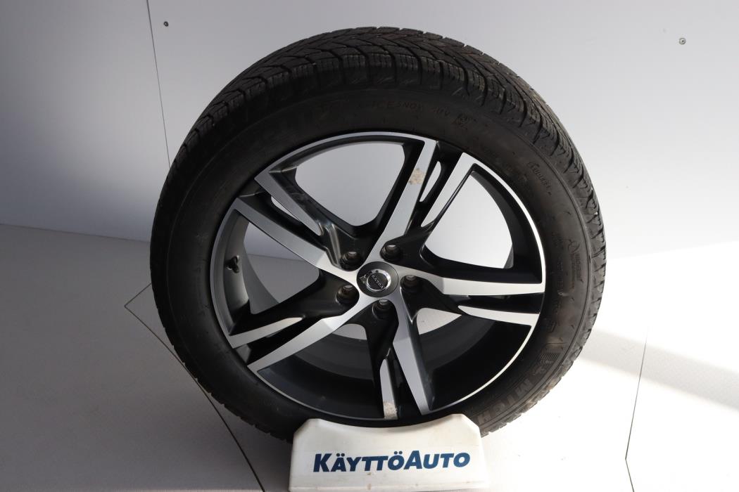 VOLVO XC40 2020