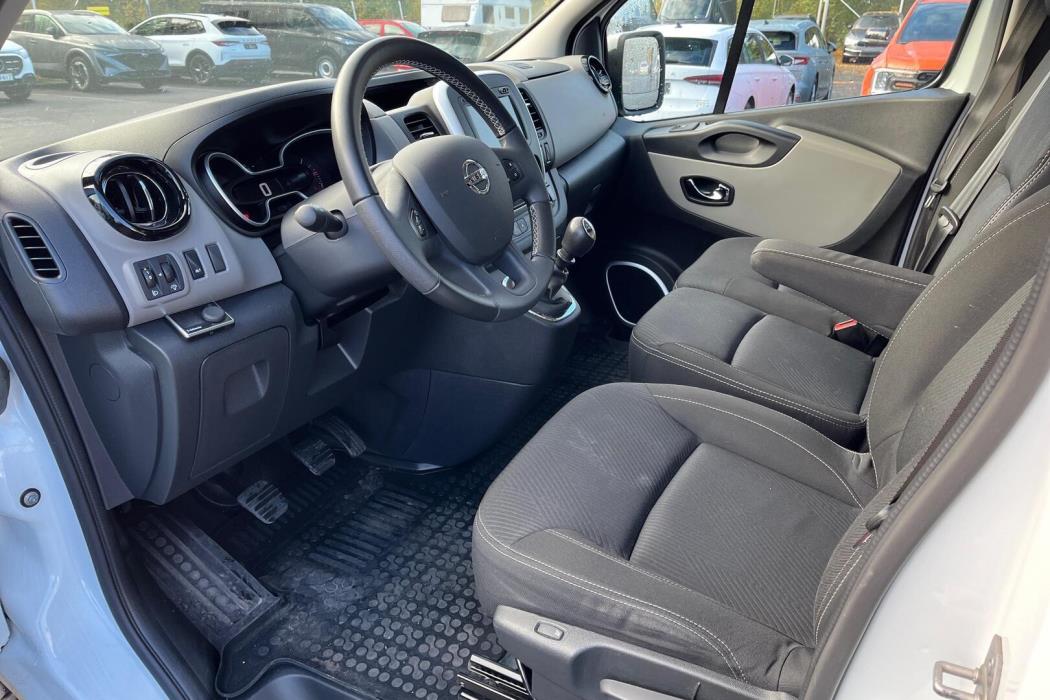 NISSAN NV300 2019