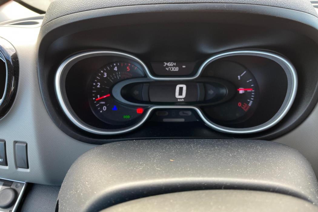 NISSAN NV300 2019