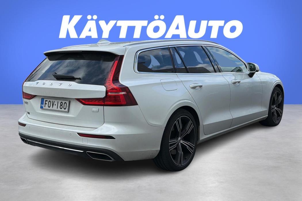 VOLVO V60 2022