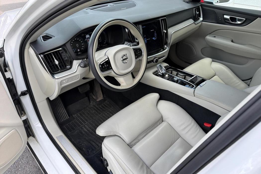 VOLVO V60 2022