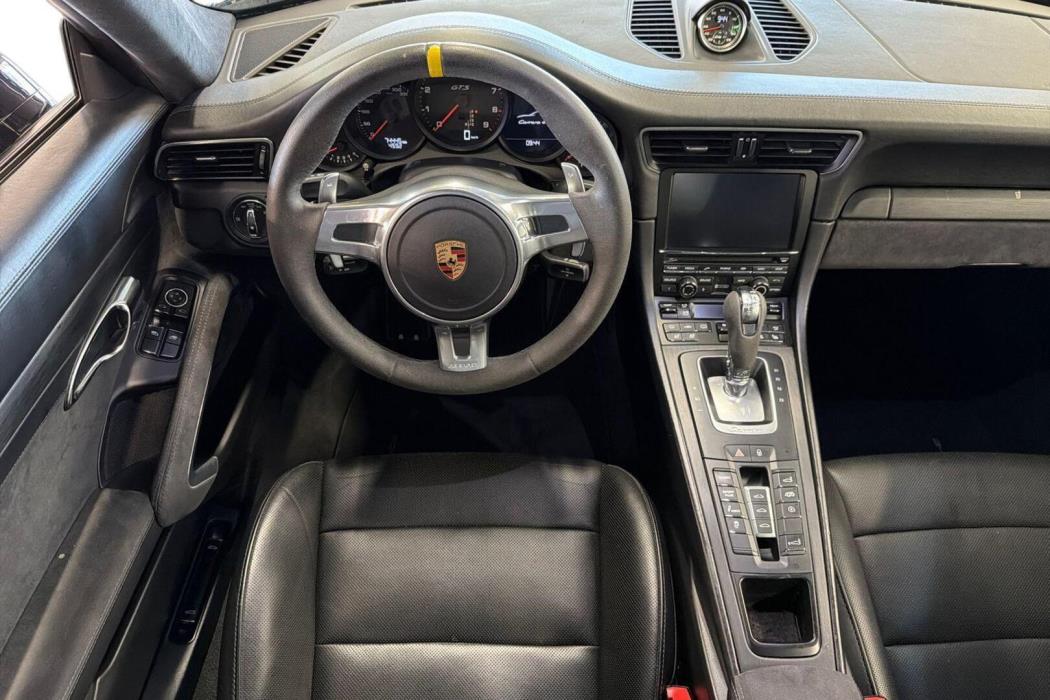 PORSCHE 911 2016