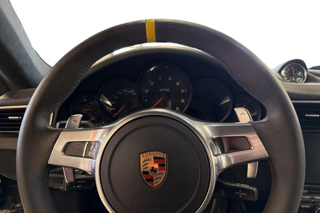PORSCHE 911 2016