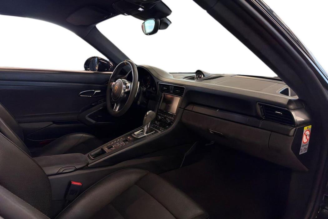 PORSCHE 911 2016