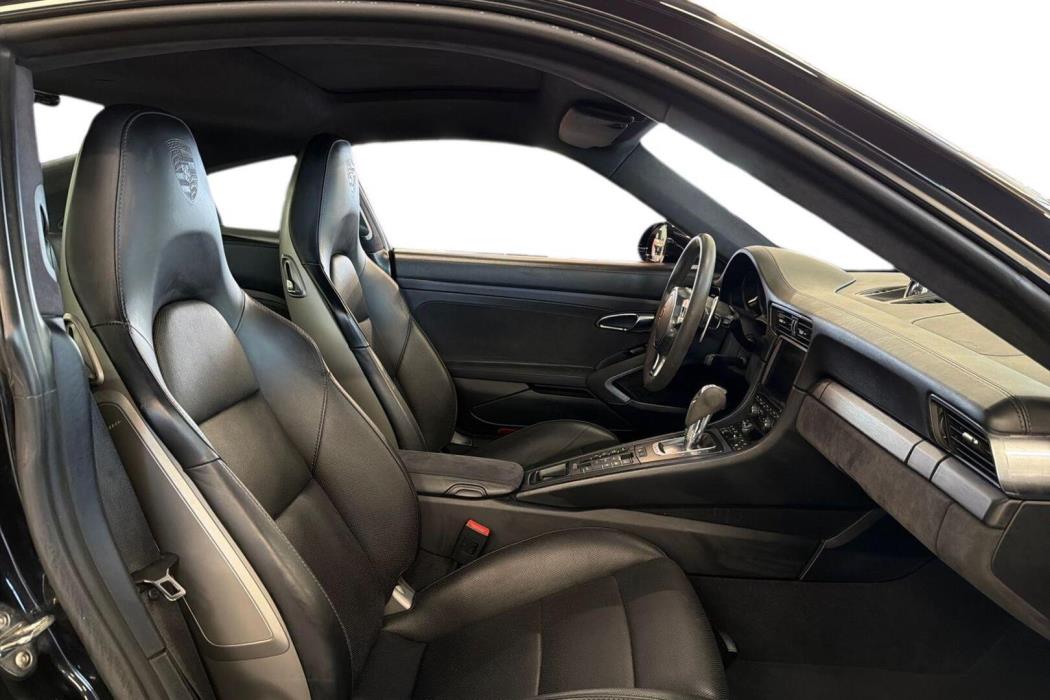 PORSCHE 911 2016
