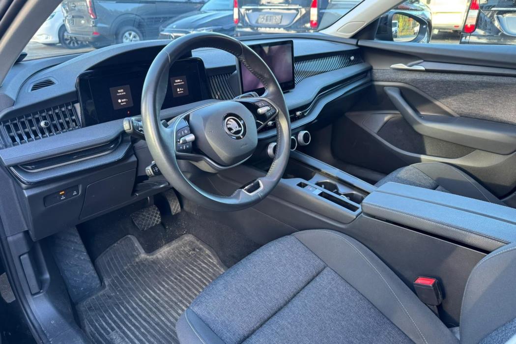 SKODA Superb 2025