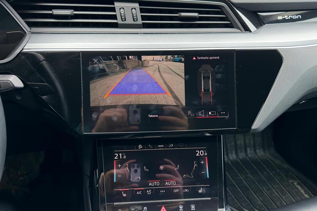 AUDI e-tron 2021