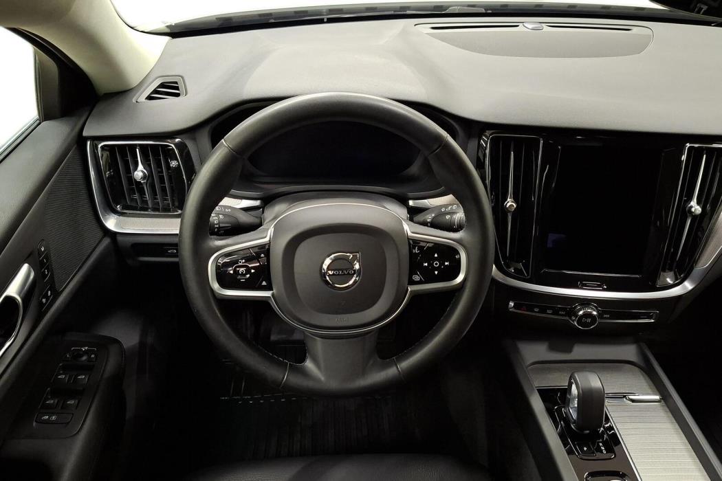 VOLVO V60 2022