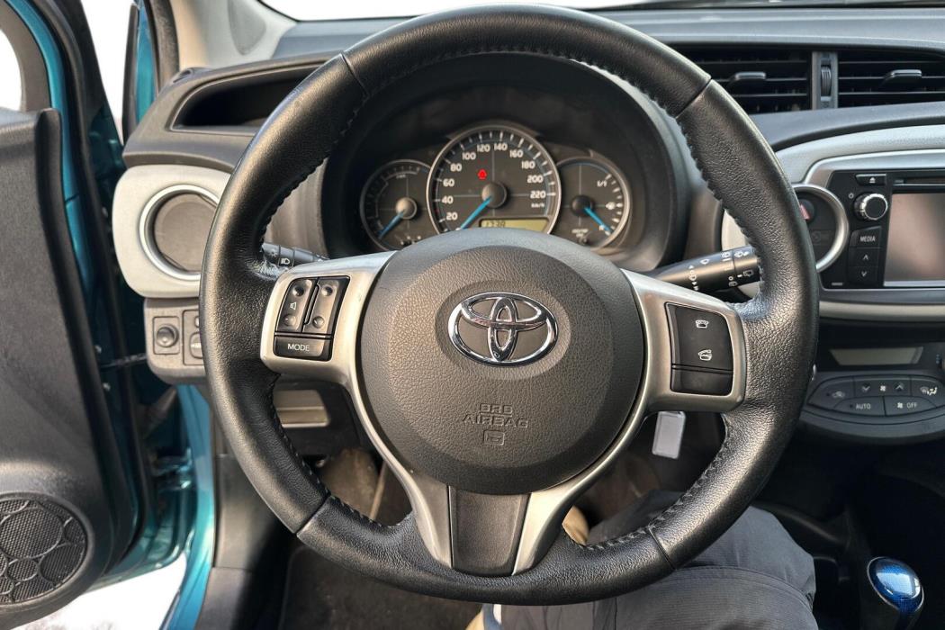 TOYOTA Yaris 2012