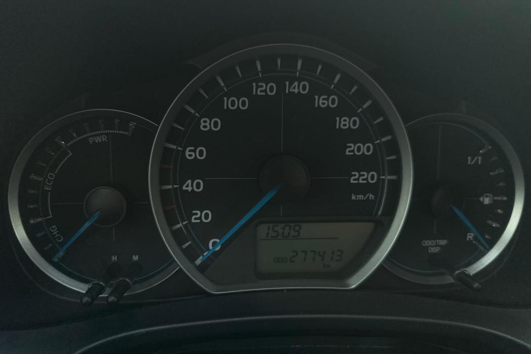 TOYOTA Yaris 2012