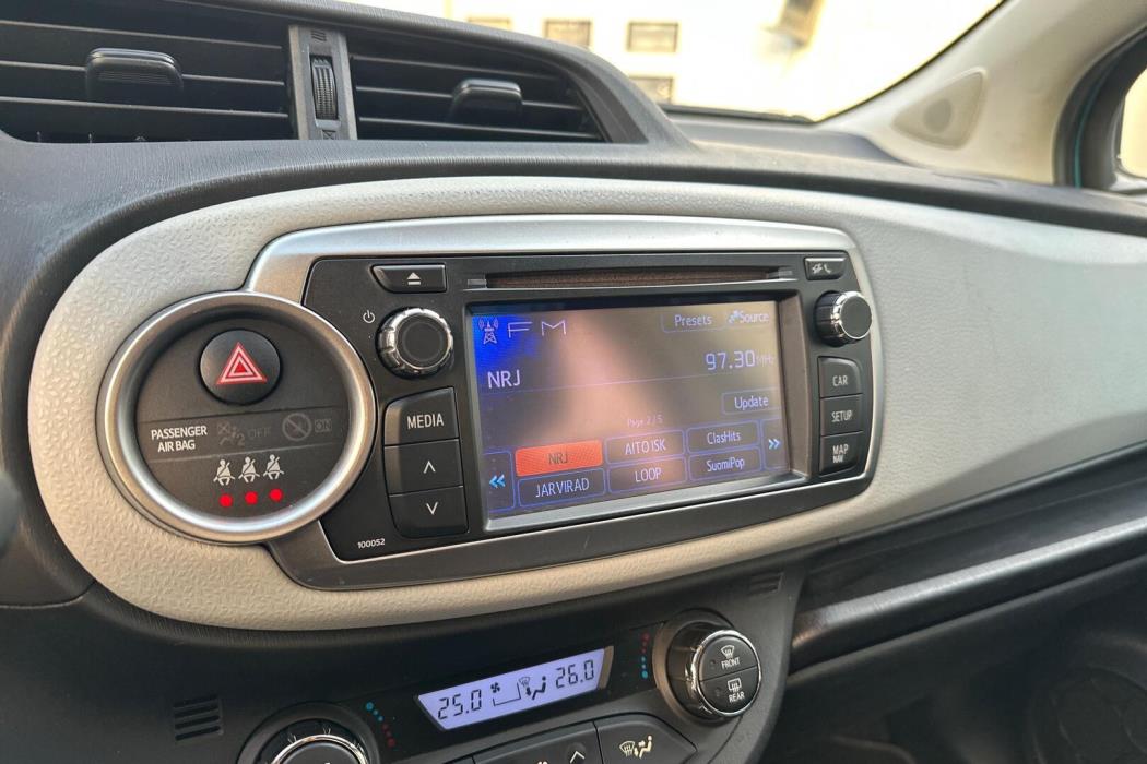 TOYOTA Yaris 2012