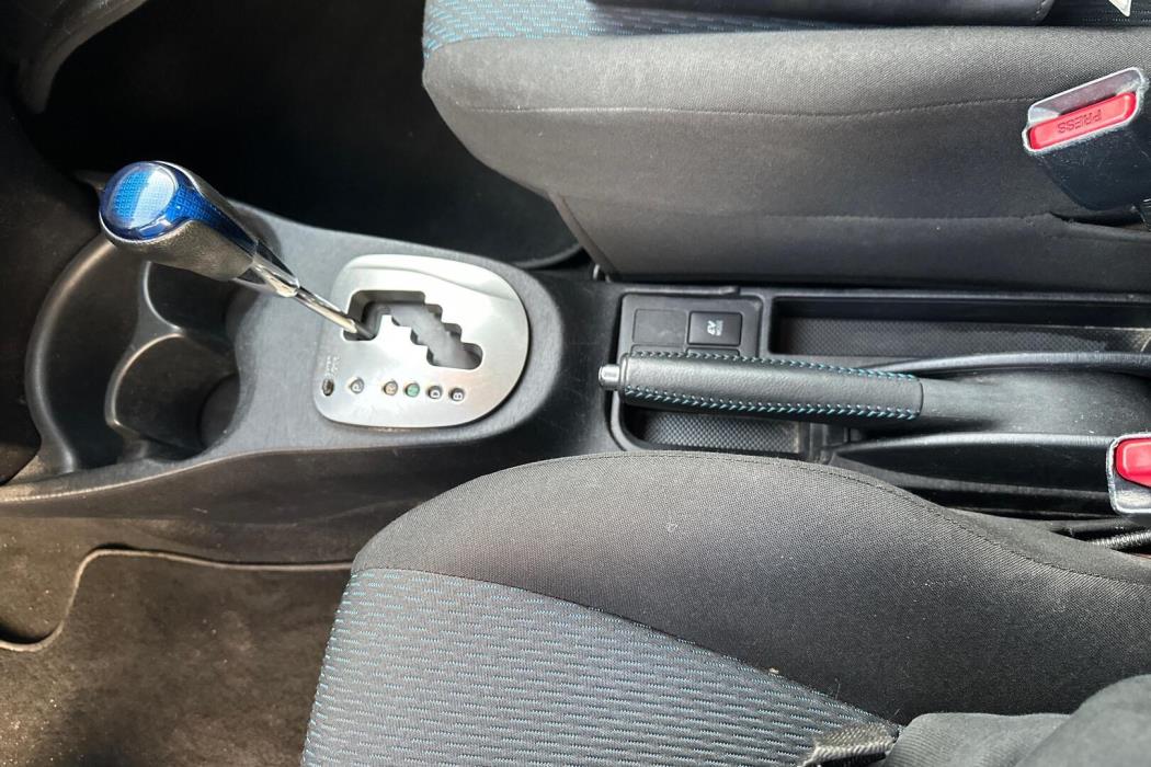 TOYOTA Yaris 2012