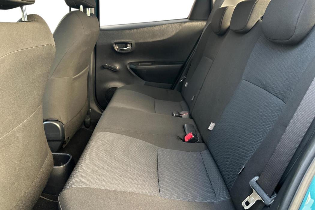 TOYOTA Yaris 2012