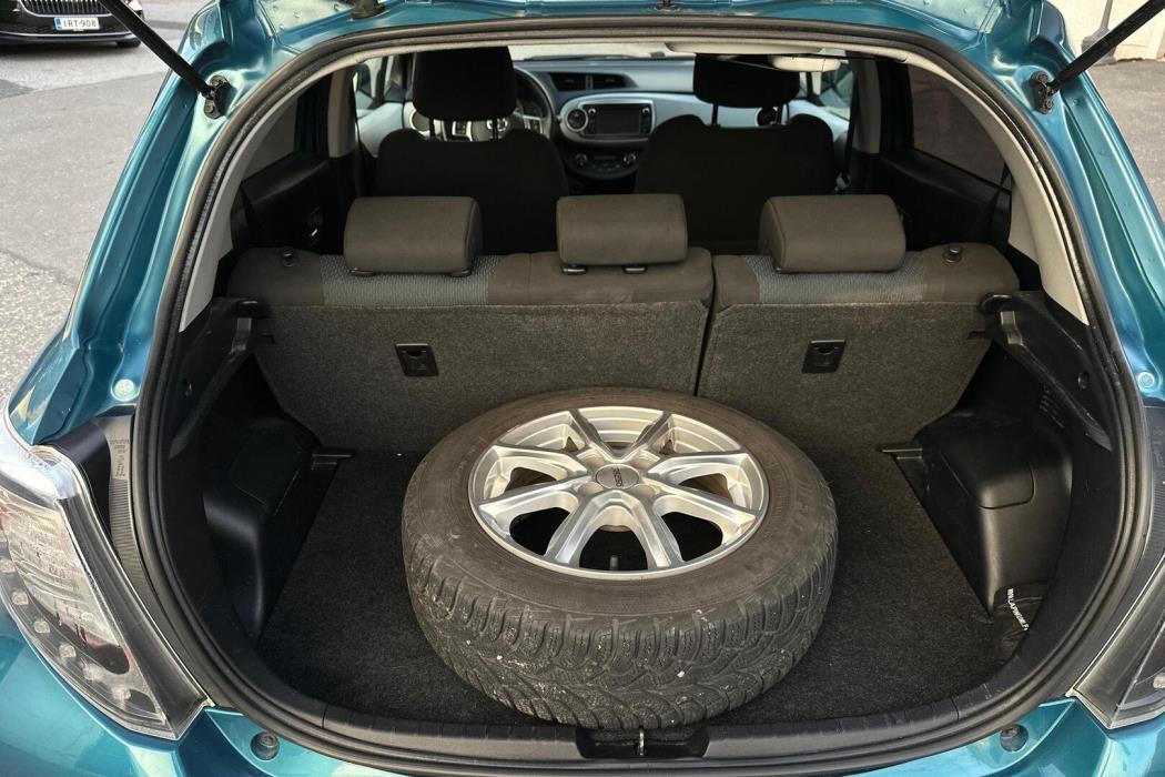 TOYOTA Yaris 2012