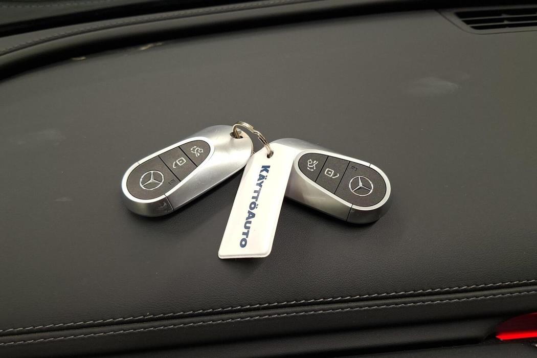 MERCEDES-BENZ GLC 2023