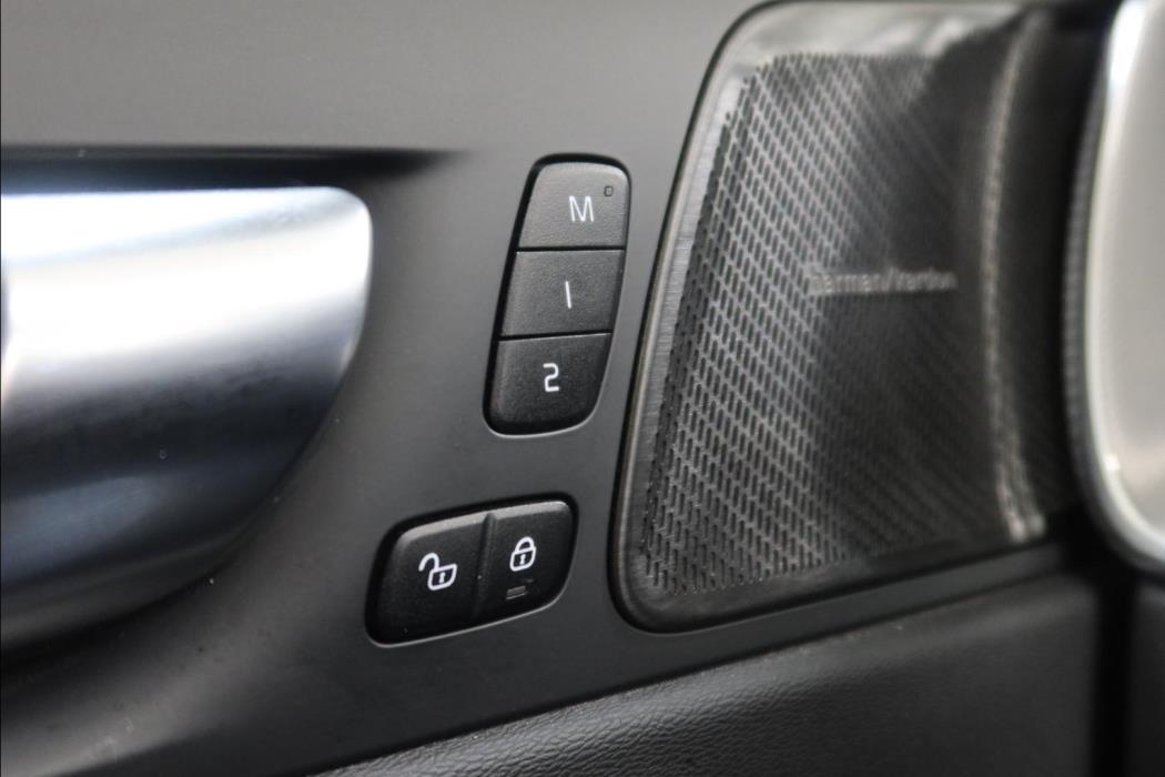 VOLVO XC60 2024