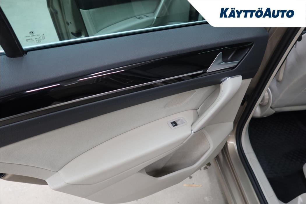 VOLKSWAGEN Golf Sportsvan 2014