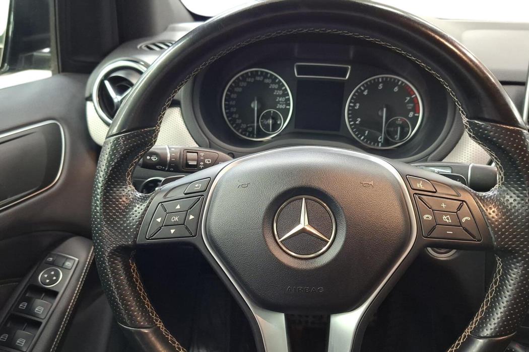 MERCEDES-BENZ B 2015