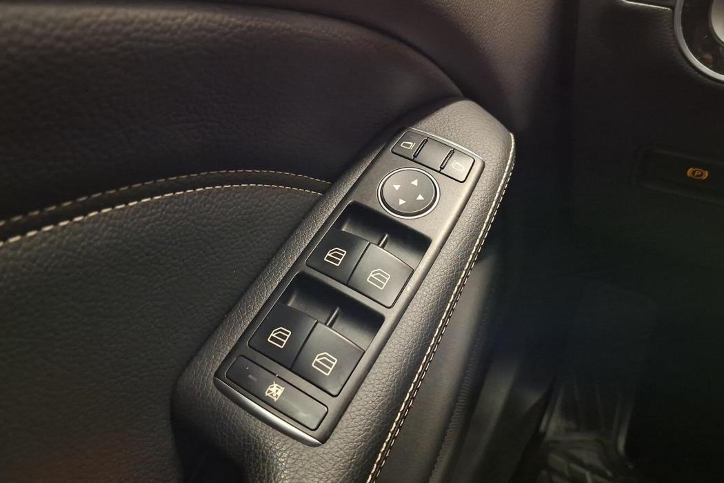 MERCEDES-BENZ B 2015