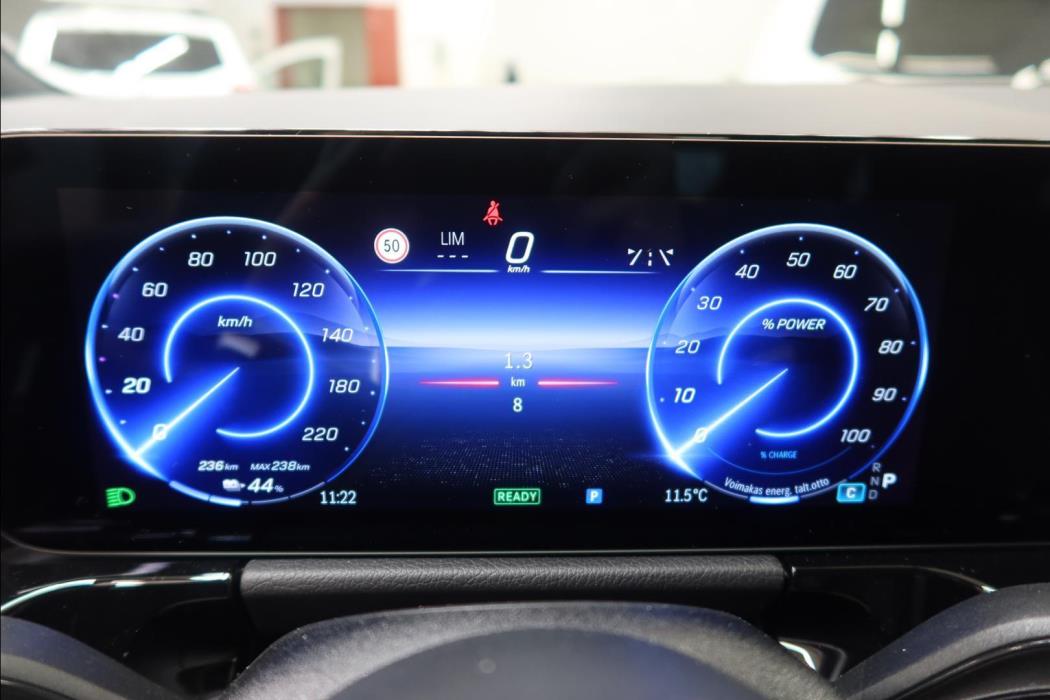 MERCEDES-BENZ EQA 2026