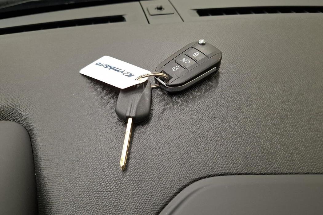 PEUGEOT 2008 2021