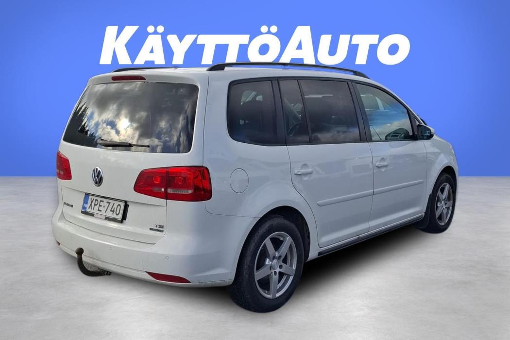 VOLKSWAGEN Touran 2013