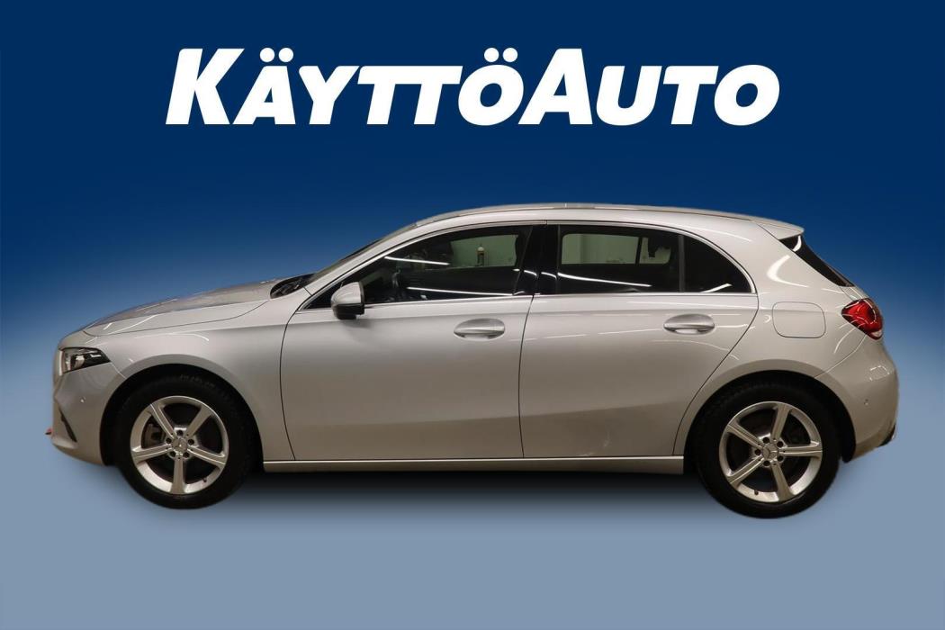 MERCEDES-BENZ A 2022