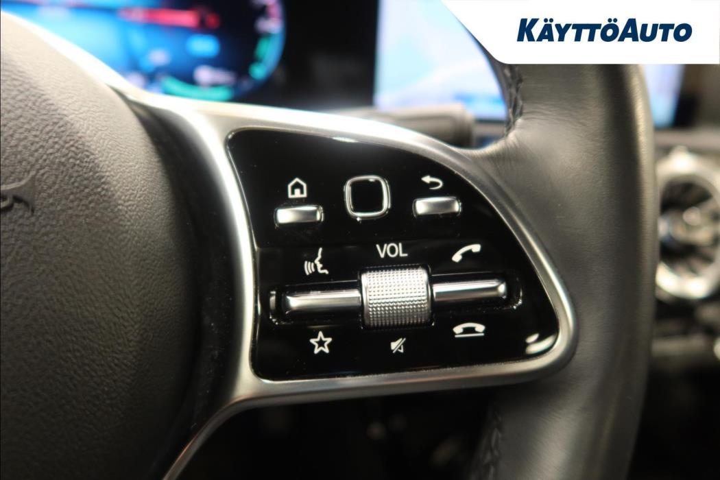 MERCEDES-BENZ A 2022