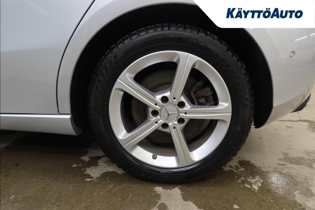 MERCEDES-BENZ A 2022