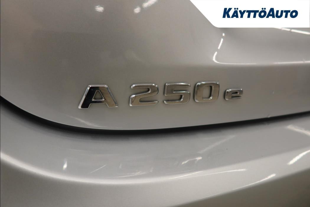 MERCEDES-BENZ A 2022