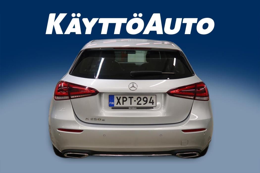 MERCEDES-BENZ A 2022