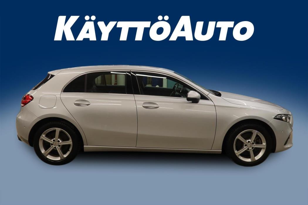 MERCEDES-BENZ A 2022