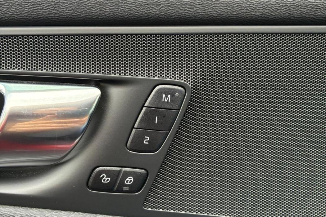 VOLVO XC60 2022