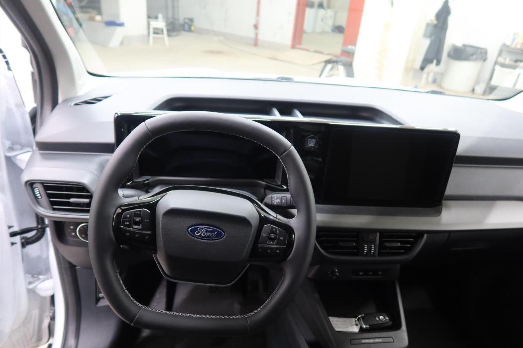 FORD TRANSIT COURIER 2026