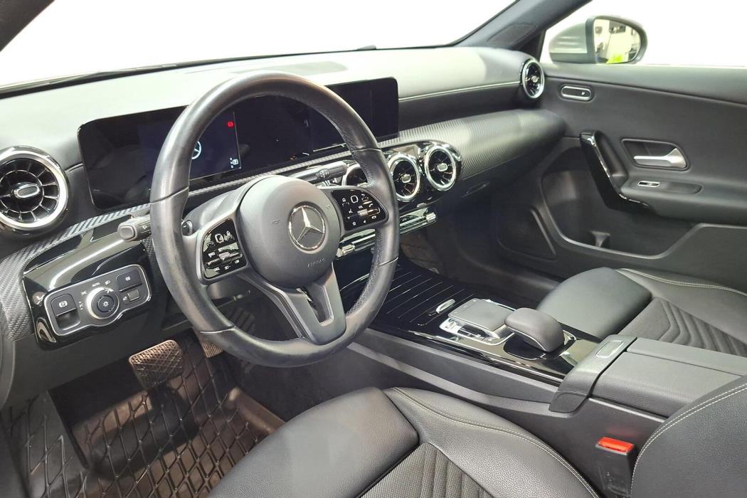 MERCEDES-BENZ A 2019