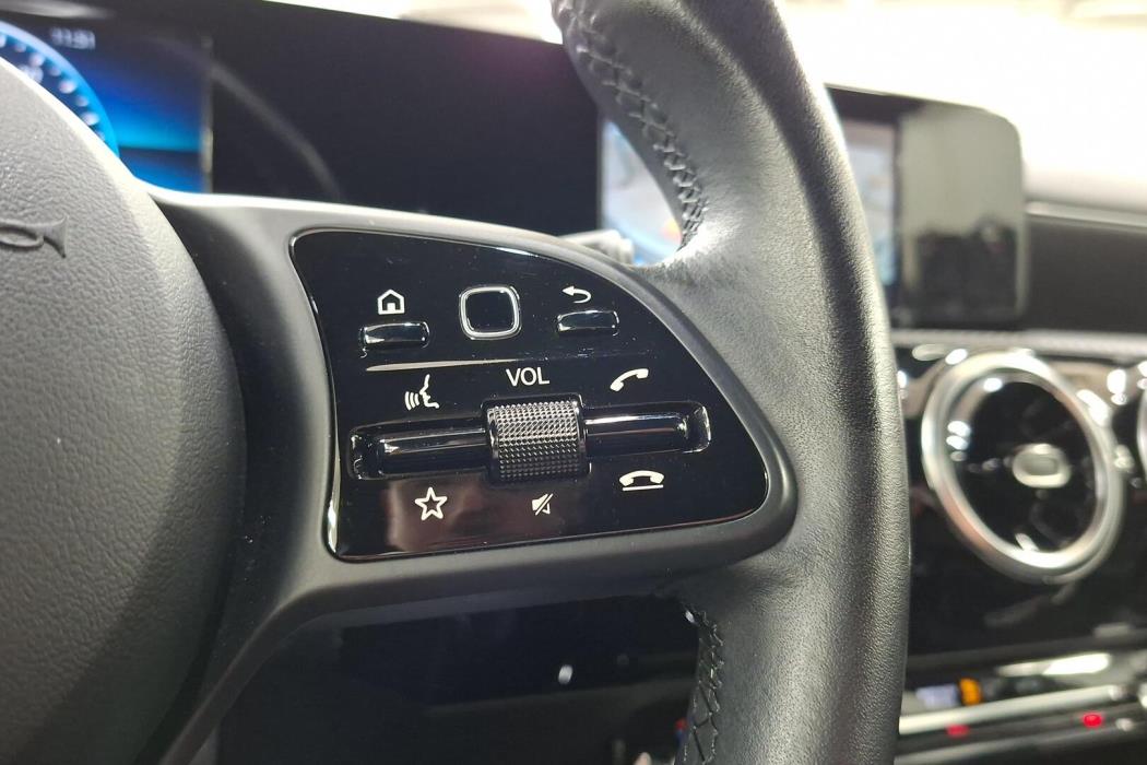 MERCEDES-BENZ A 2019