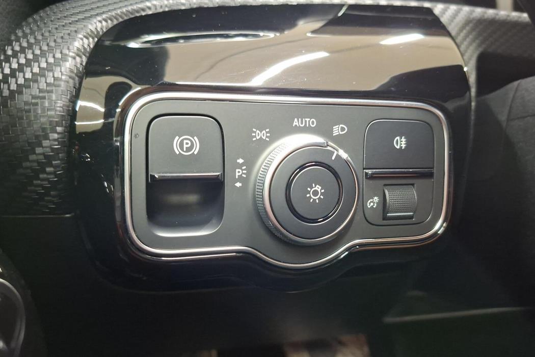 MERCEDES-BENZ A 2019