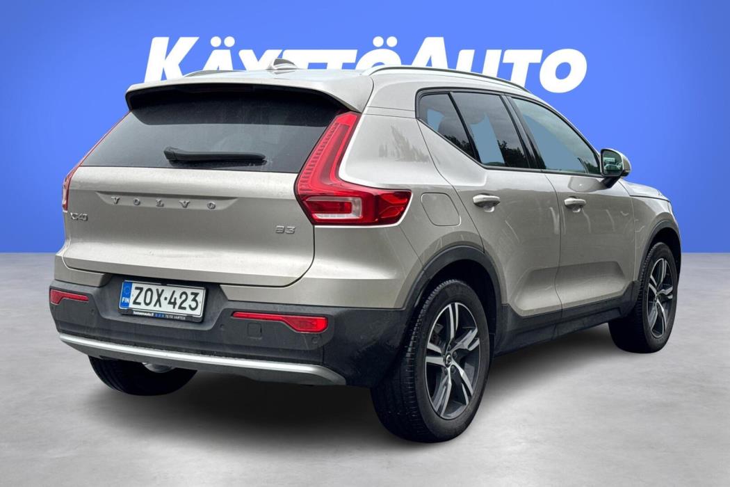 VOLVO XC40 2023