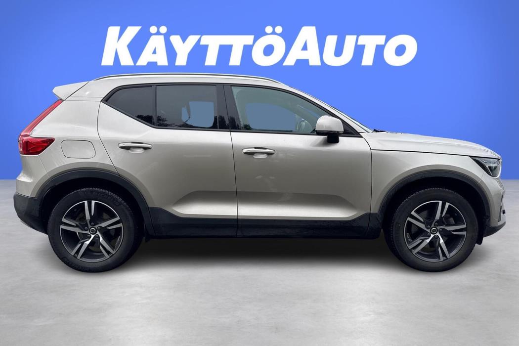 VOLVO XC40 2023