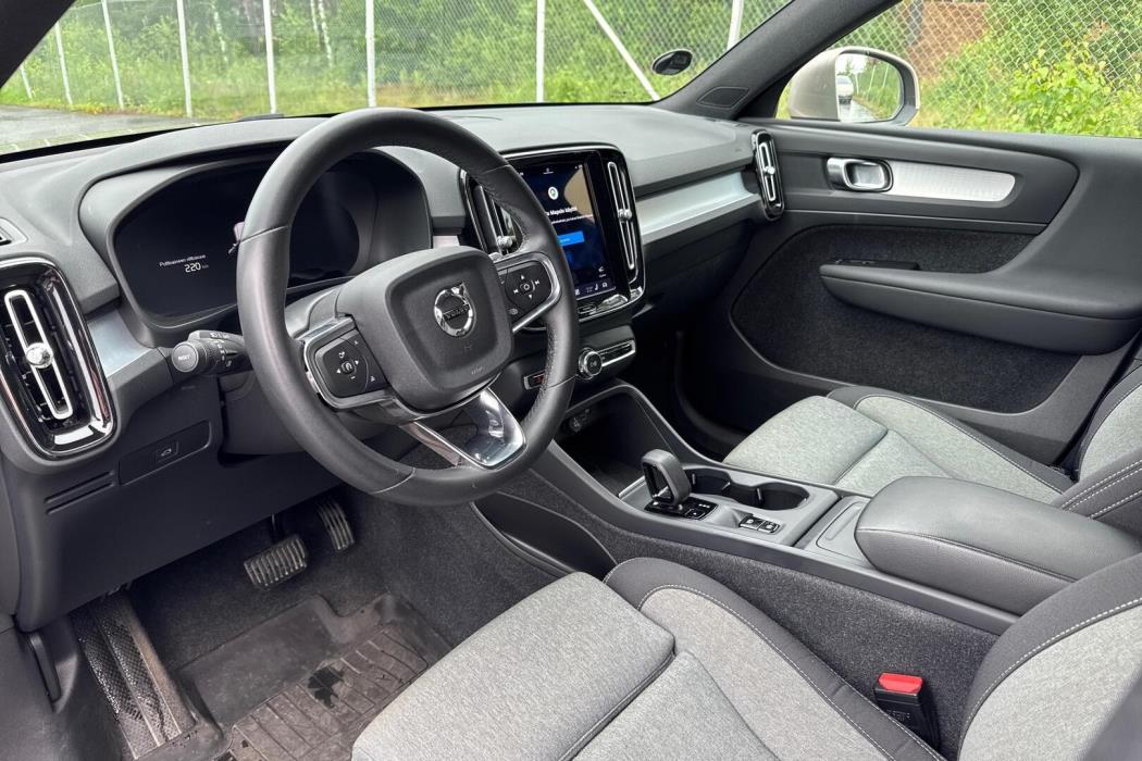 VOLVO XC40 2023