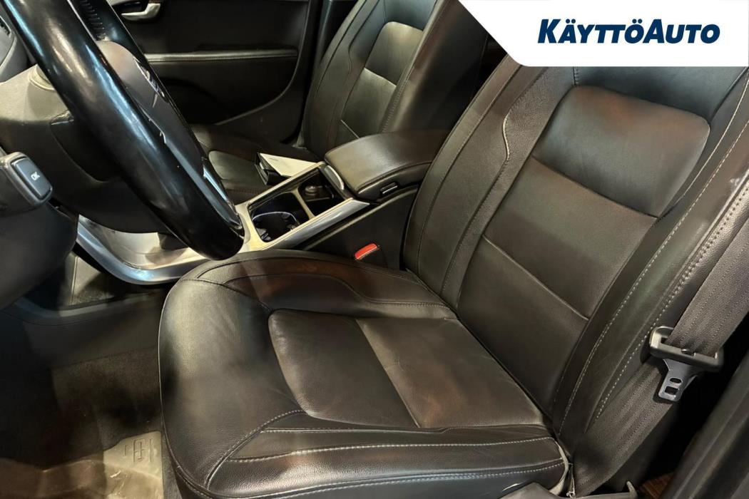 VOLVO V70 2015