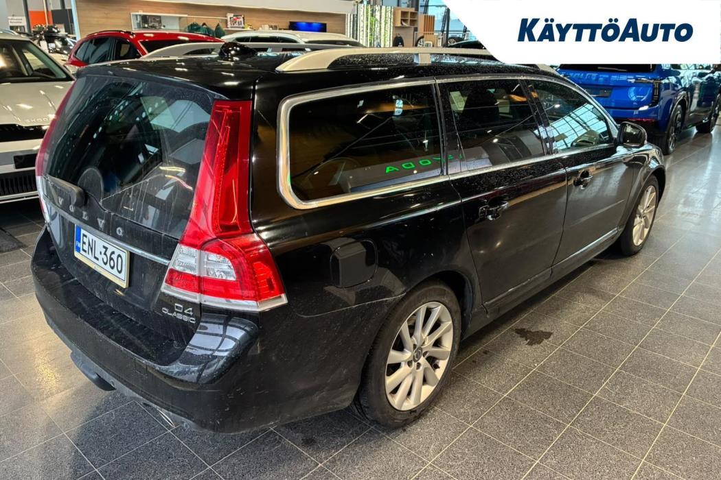 VOLVO V70 2015