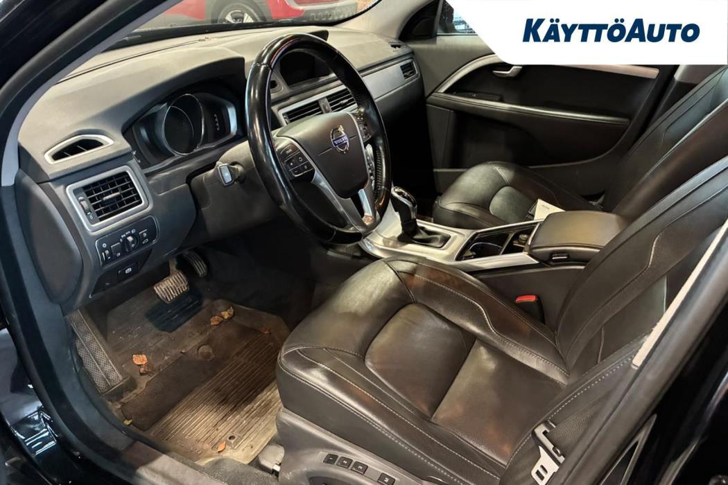 VOLVO V70 2015