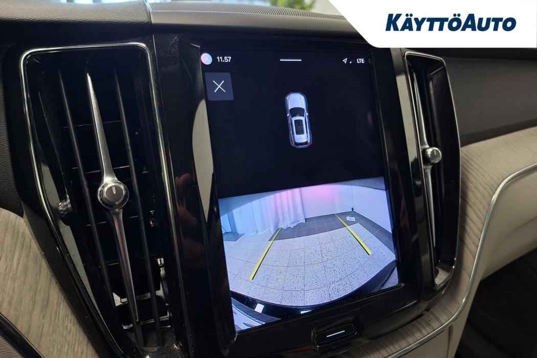 VOLVO XC60 2023