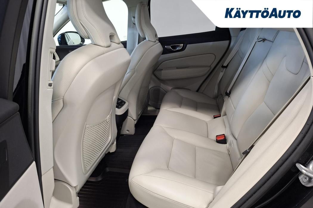 VOLVO XC60 2023