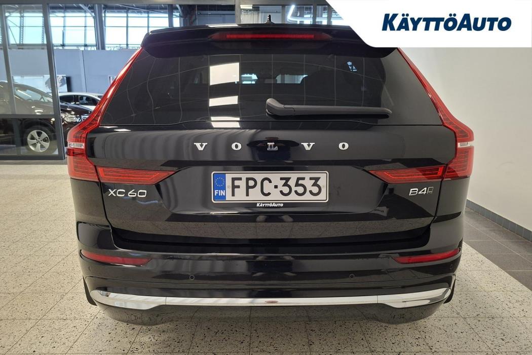 VOLVO XC60 2023