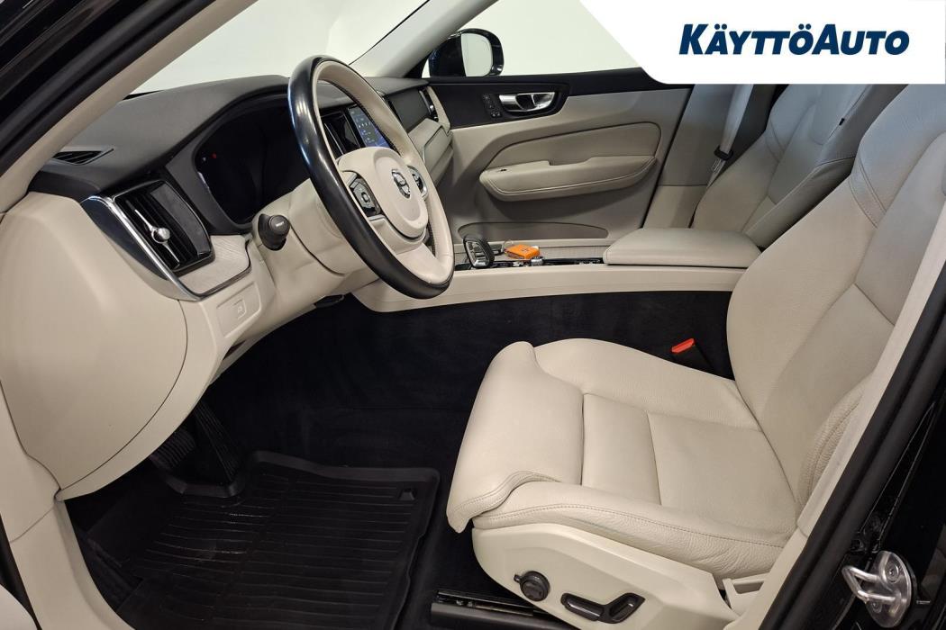 VOLVO XC60 2023