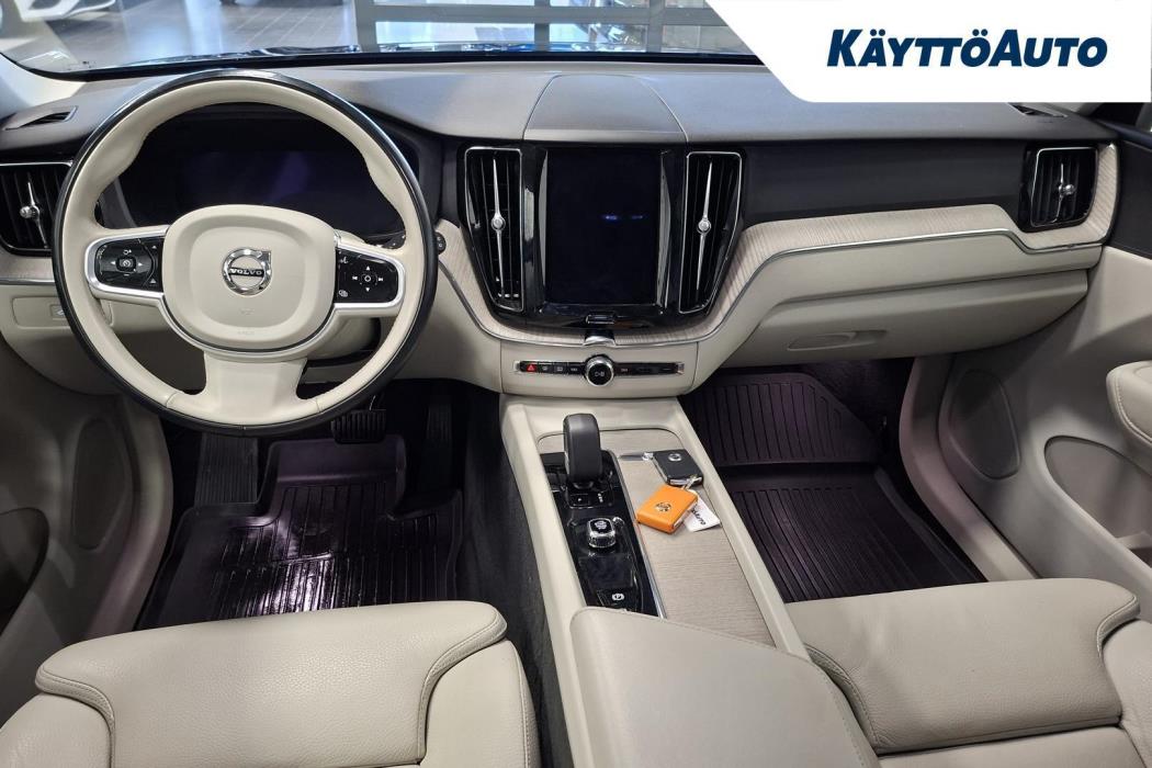 VOLVO XC60 2023