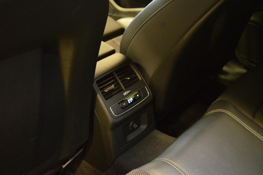 AUDI A4 2021