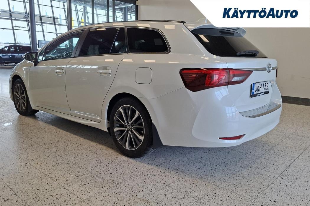 TOYOTA Avensis 2016